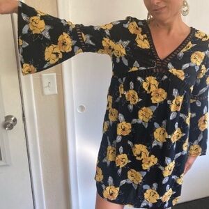 ENTRO Boho Black YellowFloral Babydoll Crotchet Dress Bell Sleeve Women’s Size M